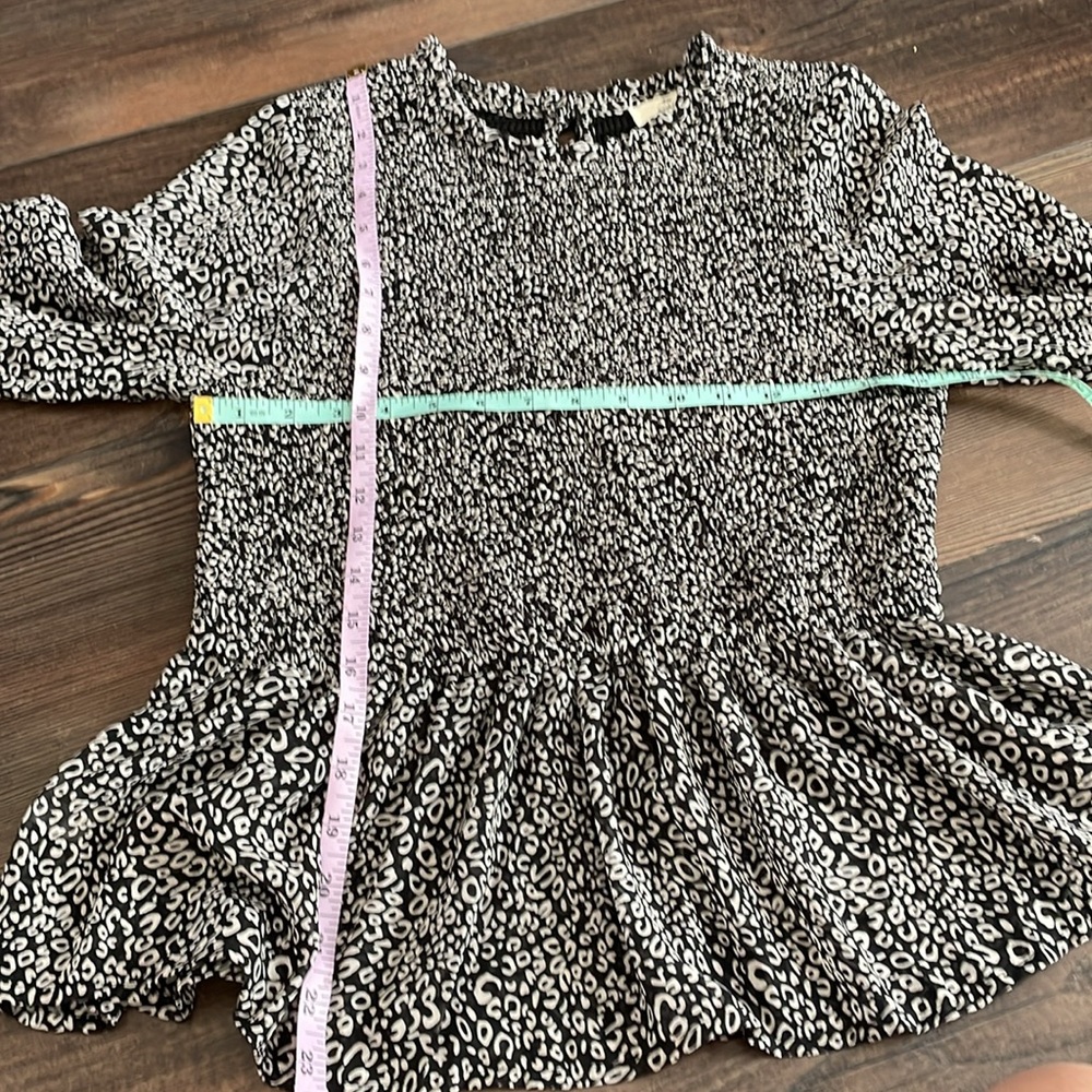 Entro Smocked Black & White Blouse Sheer Sleeves Ruffle Bottom - Picture 7 of 9